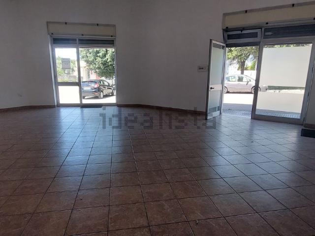 Locale Commerciale in affitto a Puglia, Lecce