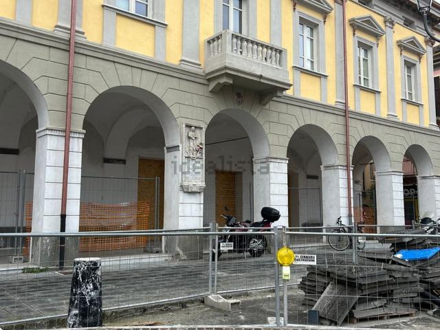 Locale Commerciale in affitto a Sarzana, Liguria