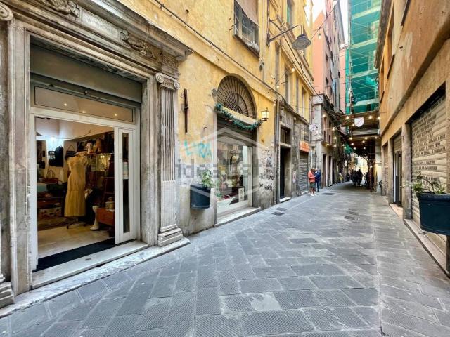 Locale Commerciale in affitto a Centro Est, Serra Riccò