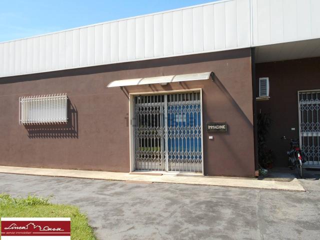 Locale Commerciale in affitto a Portomaggiore, Reggio Emilia