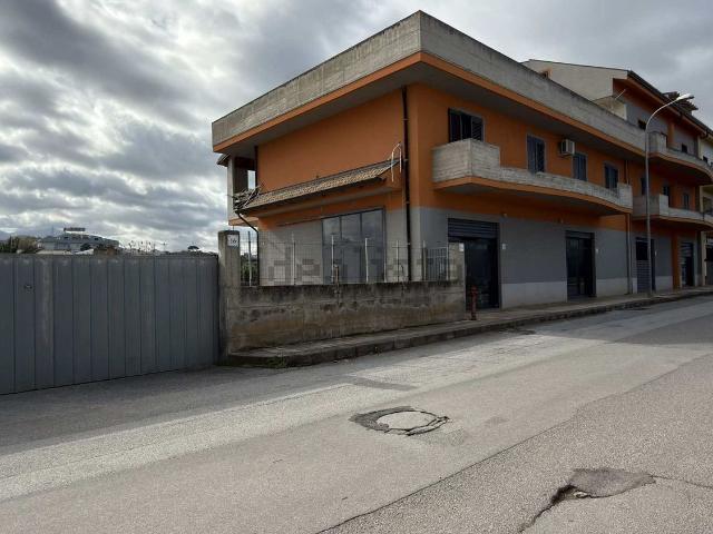 Locale Commerciale in affitto a Sant'Antonio, Barcellona Pozzo Di Gotto