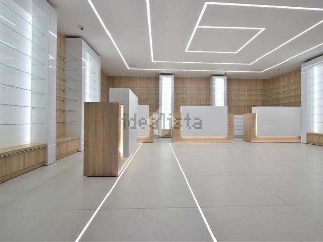 Locale Commerciale in affitto a Montegrotto Terme, Veneto