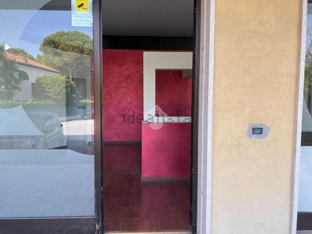 Locale Commerciale in affitto a Stra, Veneto