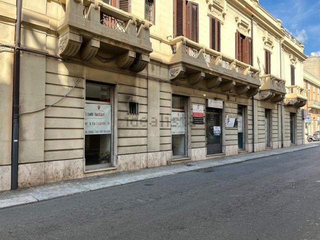 Locale Commerciale in affitto a Calabria, Reggio Calabria