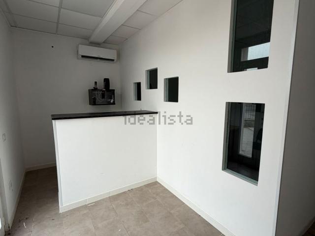 Locale Commerciale in affitto a Latina, Lazio