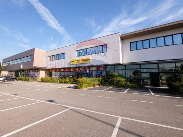 Locale Commerciale in affitto a Boltiere, Lombardia