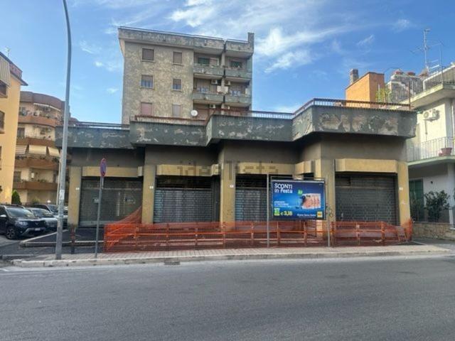 Locale Commerciale in affitto a Santa Maria Capua, Campania