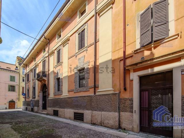 Locale Commerciale in affitto a Centro storico, Brenzone