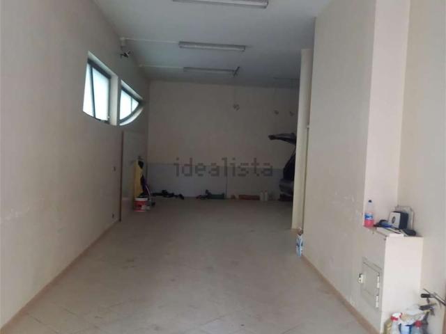Locale Commerciale in affitto a Puglia, Bari