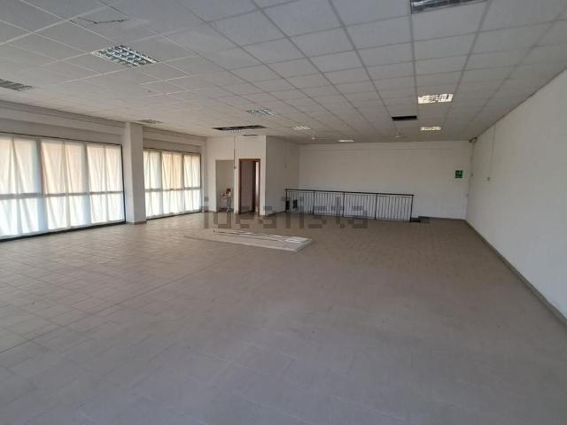 Locale Commerciale in affitto a Peccioli, Toscana