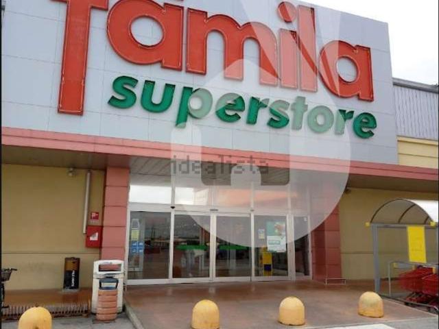 Locale Commerciale in affitto a Marche, Ancona