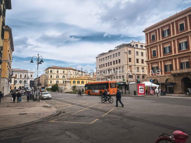 Locale Commerciale in affitto a Livorno