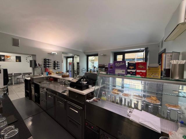 Locale Commerciale in affitto a Piemonte, Asti