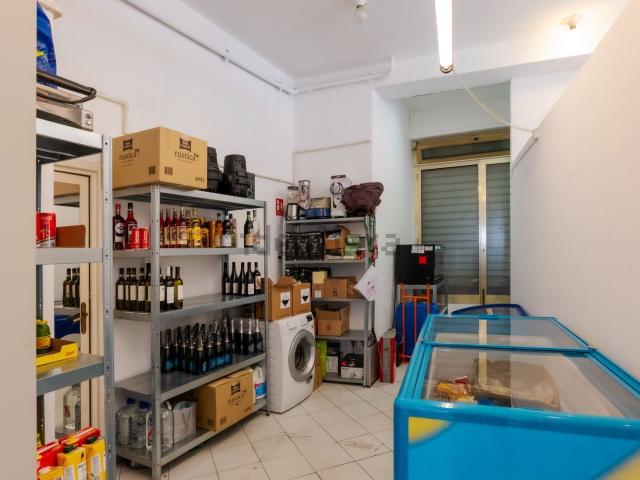 Locale Commerciale in affitto a San Remo, Liguria