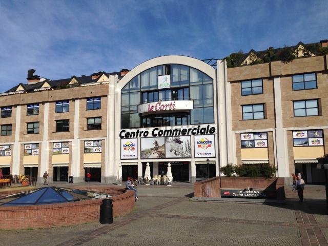Locale Commerciale in affitto a Biumo Superiore, Varese