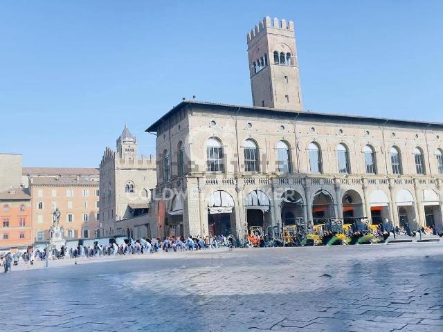 Locale Commerciale in affitto a Santo Stefano, Bologna