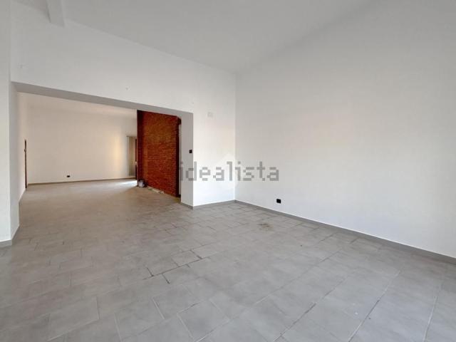 Locale Commerciale in affitto a Mariano al Brembo, Dalmine