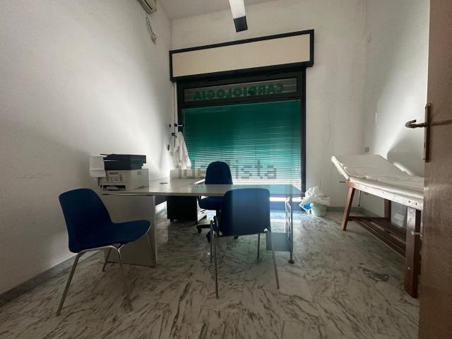 Locale Commerciale in affitto a Municipalità 2, Mercato