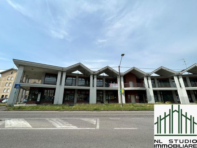 Locale Commerciale in affitto a Madonna in Campagna, Gallarate
