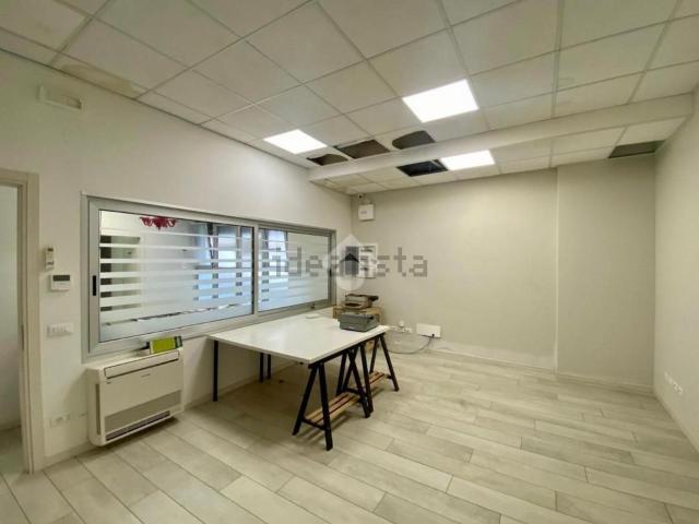 Locale Commerciale in affitto a Ovest, Brenzone