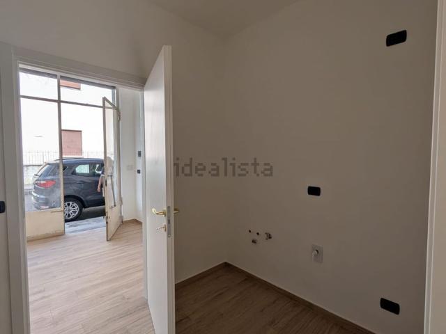 Locale Commerciale in affitto a Busto Arsizio, Lombardia