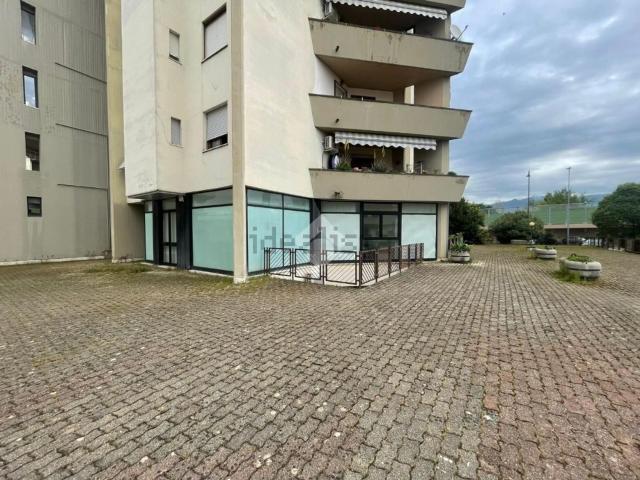 Locale Commerciale in affitto a Figline e Incisa Valdarno, Figline Valdarno