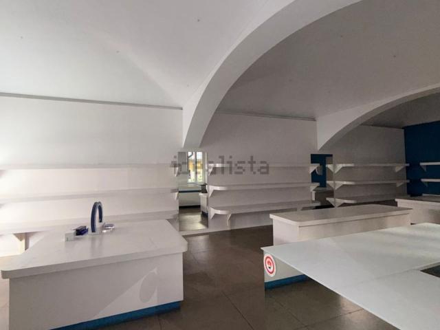 Locale Commerciale in affitto a Rione San Secondo, Piemonte