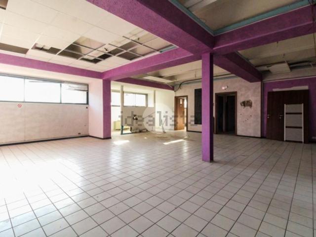 Locale Commerciale in affitto a Castiglione Delle Stiviere, Lombardia