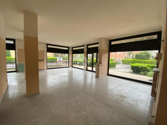 Locale Commerciale in affitto a Belvedere, Chiuduno