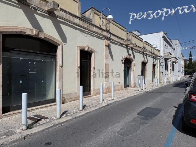 Locale Commerciale in affitto a Puglia, Bari