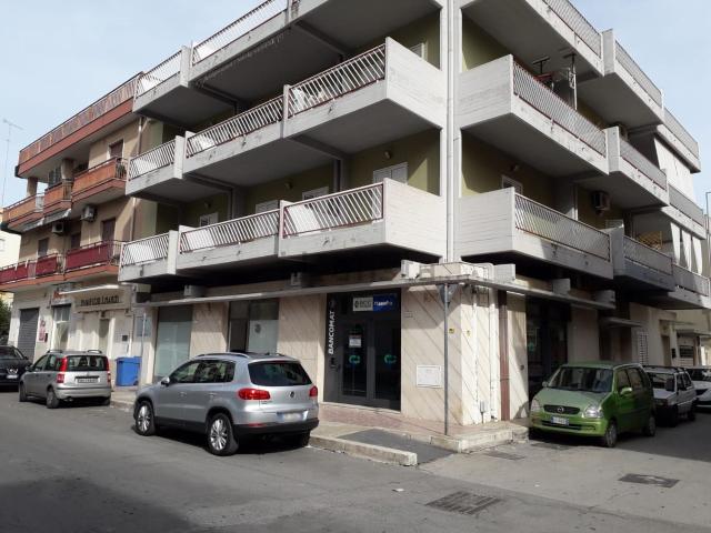 Locale Commerciale in affitto a Puglia, Taranto
