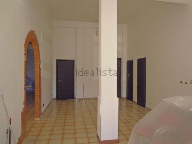 Locale Commerciale in affitto a Belpasso, Sicilia