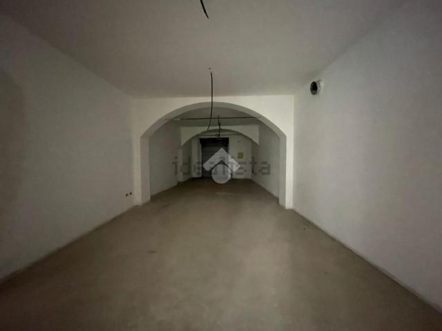 Locale Commerciale in affitto a Sampierdicanne, Chiavari