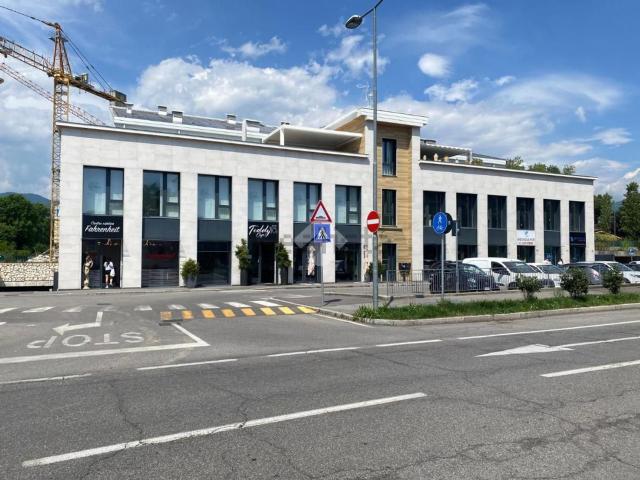 Locale Commerciale in affitto a Cascina Uccellanda, Scanzorosciate