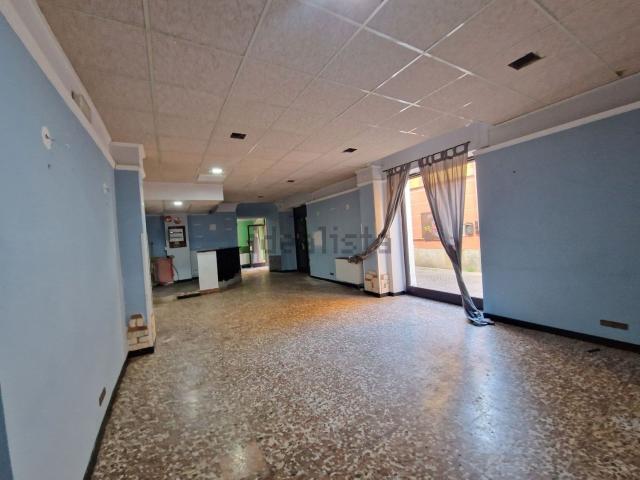 Locale Commerciale in affitto a Piemonte, Alessandria