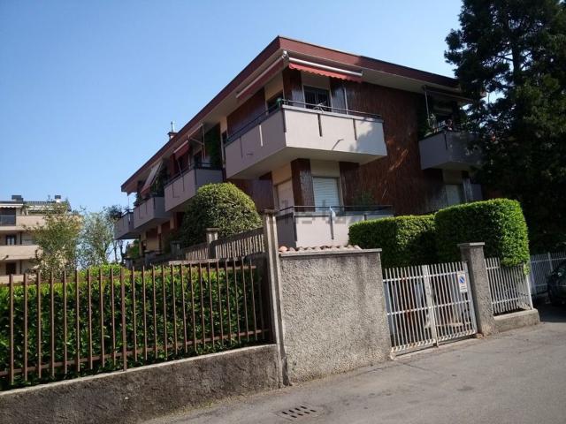 Locale Commerciale in affitto a Nova Milanese, Lombardia