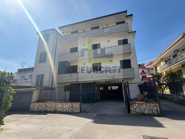 Locale Commerciale in affitto a Mugnano Di Napoli, Campania