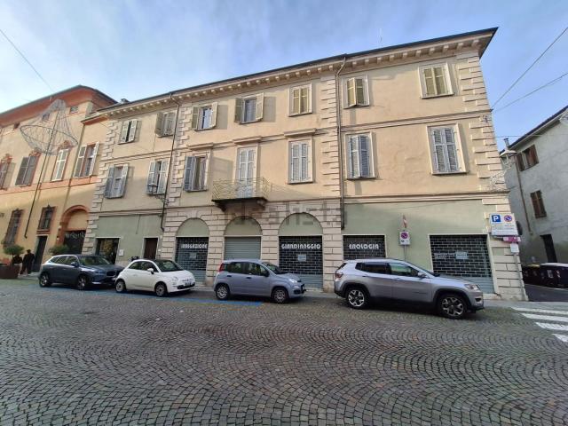 Locale Commerciale in affitto a Oltreponte, Piemonte