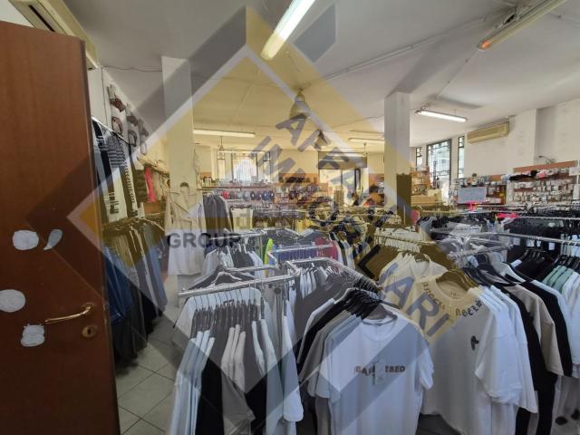 Locale Commerciale in affitto a Santa Maria Rossa, Garbagnate Milanese