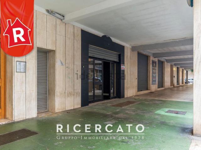Locale Commerciale in affitto a Puglia, Lecce