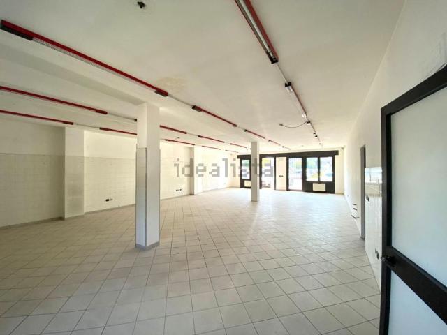 Locale Commerciale in affitto a Limena, Veneto