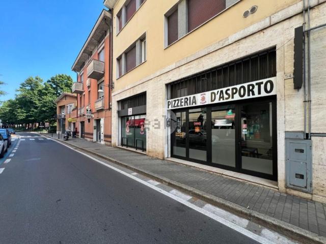Locale Commerciale in affitto a Zona Est, Brescia