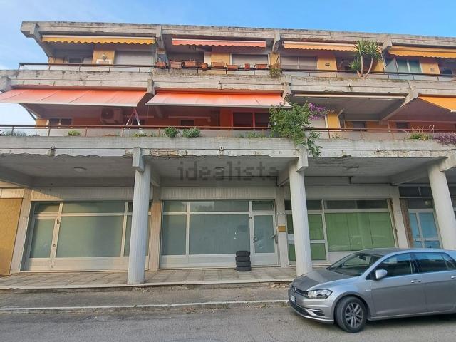 Locale Commerciale in affitto a Silvi, Abruzzo