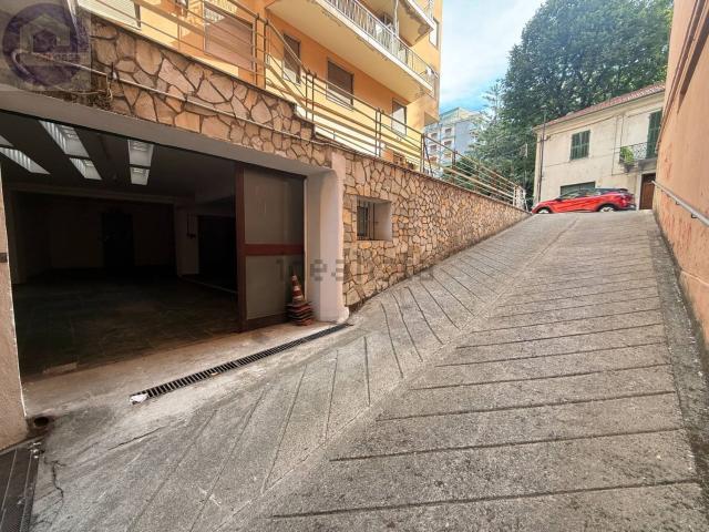 Locale Commerciale in affitto a San Remo, Liguria