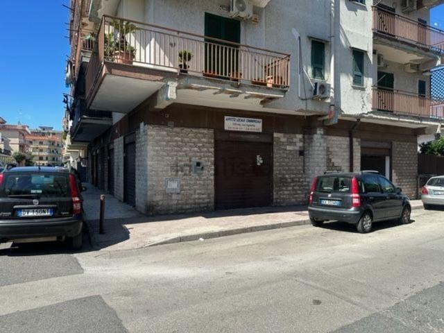 Locale Commerciale in affitto a Arzano, Campania