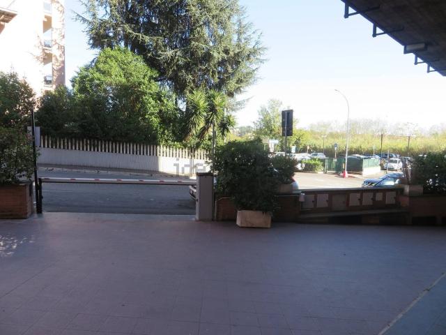 Locale Commerciale in affitto a Municipio Roma XIV, Roma Capitale