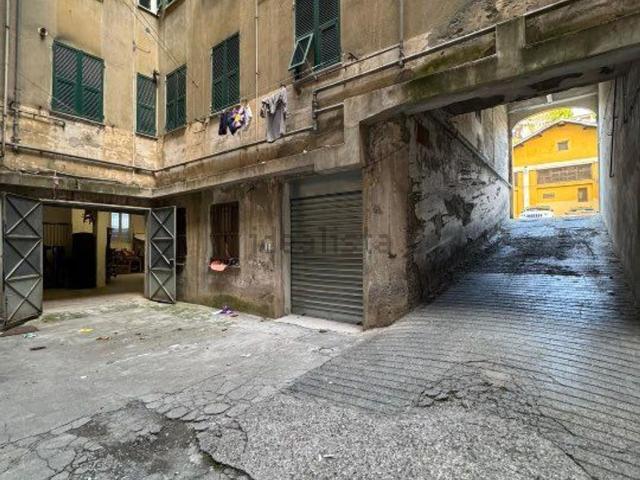 Locale Commerciale in affitto a Medio Ponente, Serra Riccò