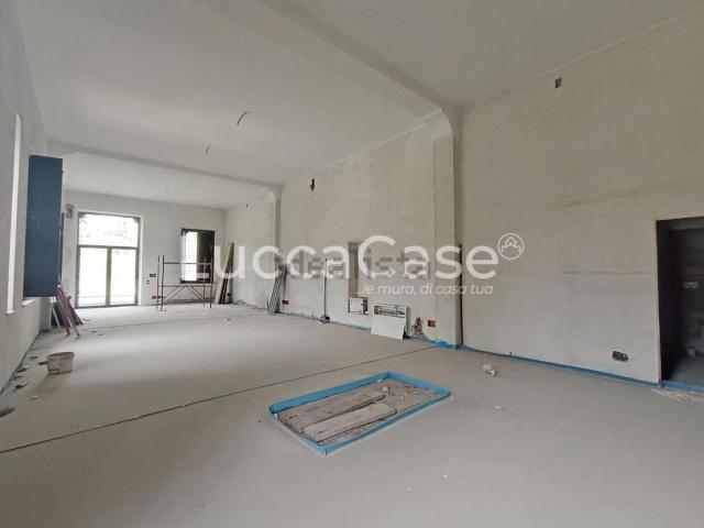 Locale Commerciale in affitto a San Concordio, Bagni Di Lucca Ponte