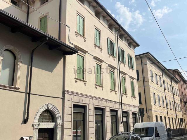 Locale Commerciale in affitto a Centro storico, Brenzone