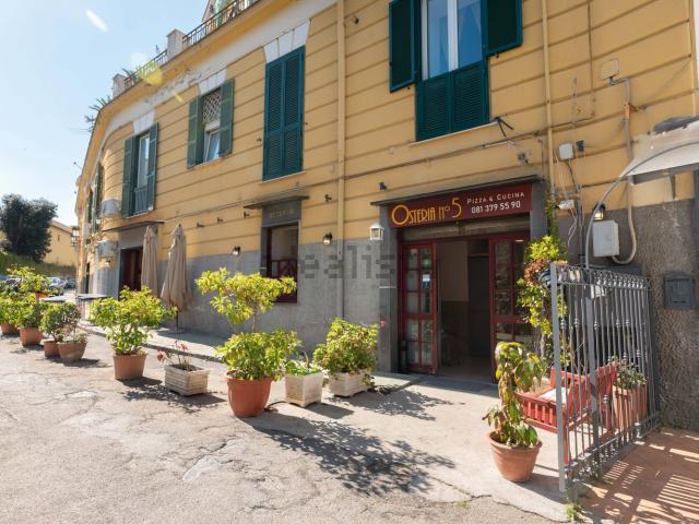 Locale Commerciale in affitto a Municipalità 1, Campania